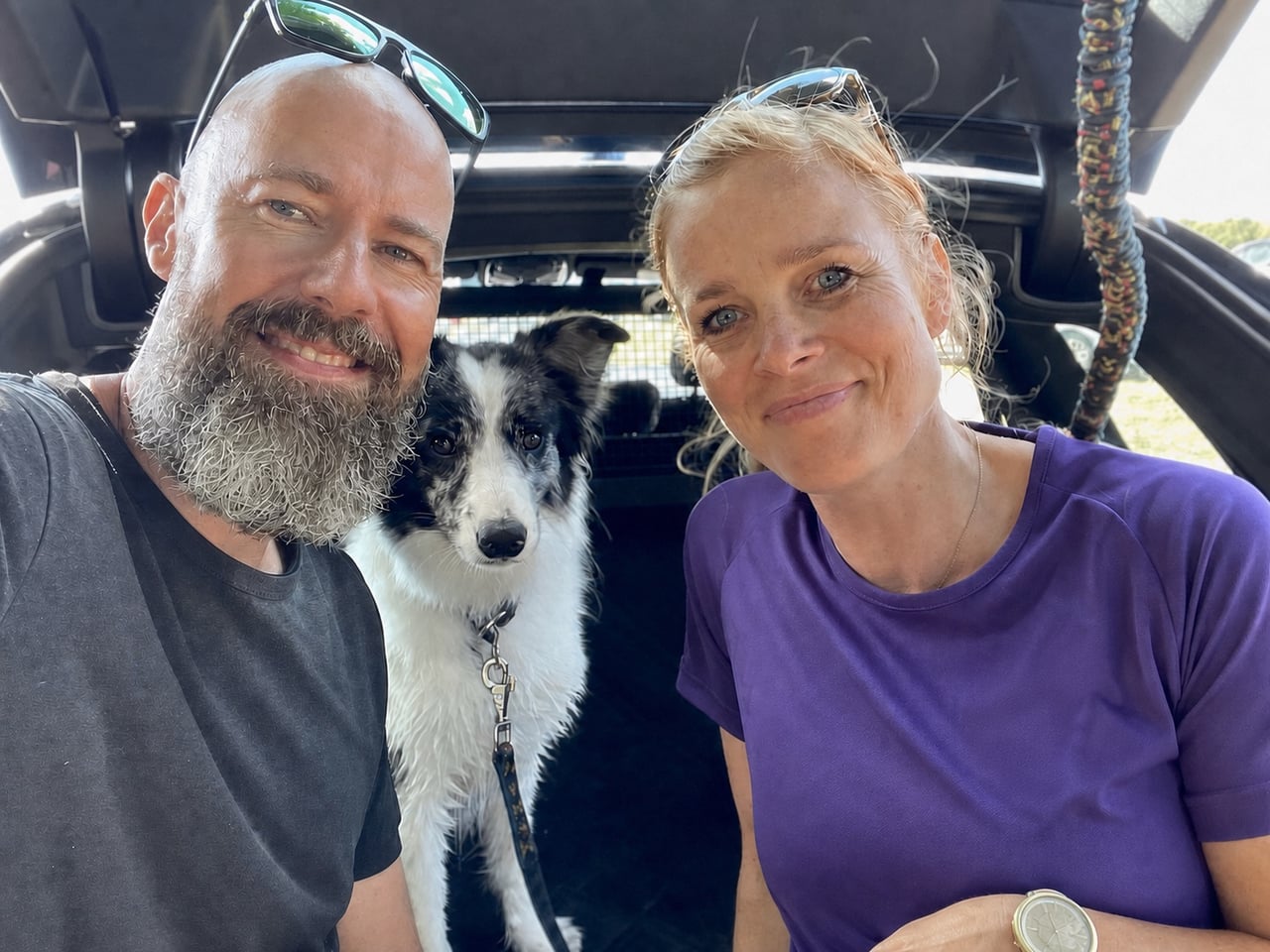 Mads und Dina mit Asta, dem Border Collie der Familie